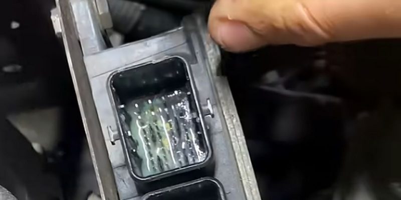 renault-kangoo-15-dci-kendi-kendine-gaz-verme-sorunu-df071-df058-df037-motor-beyni-tamiri